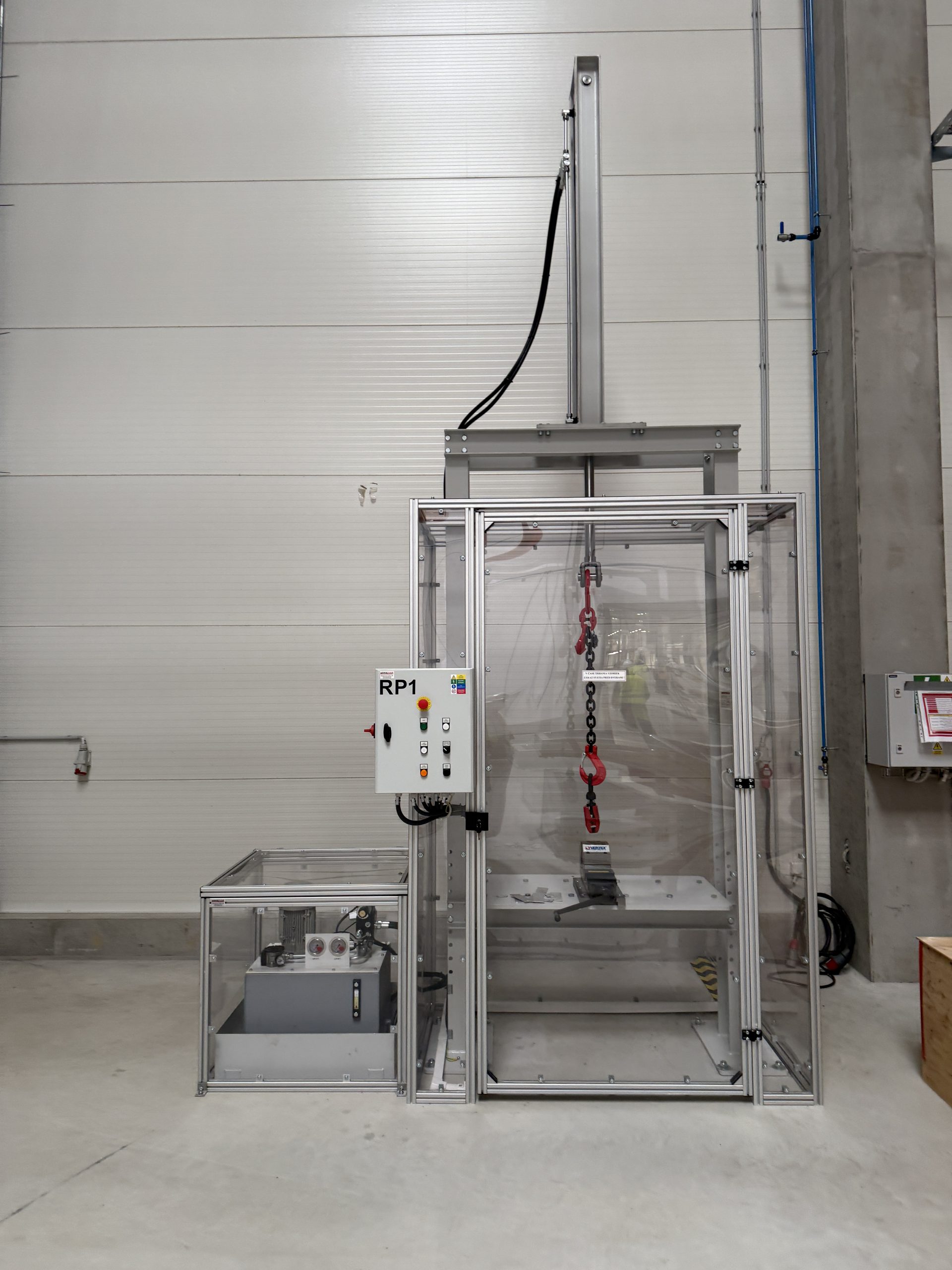 Náš nový stroj umiestnený v závode VOLVO